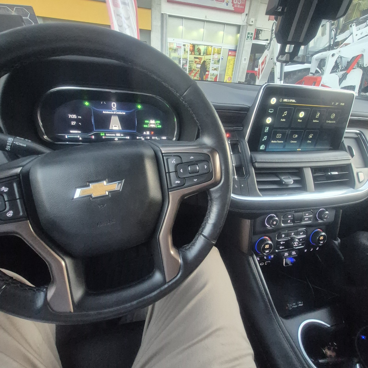 Interior real de SUV Carlyon en carretera
