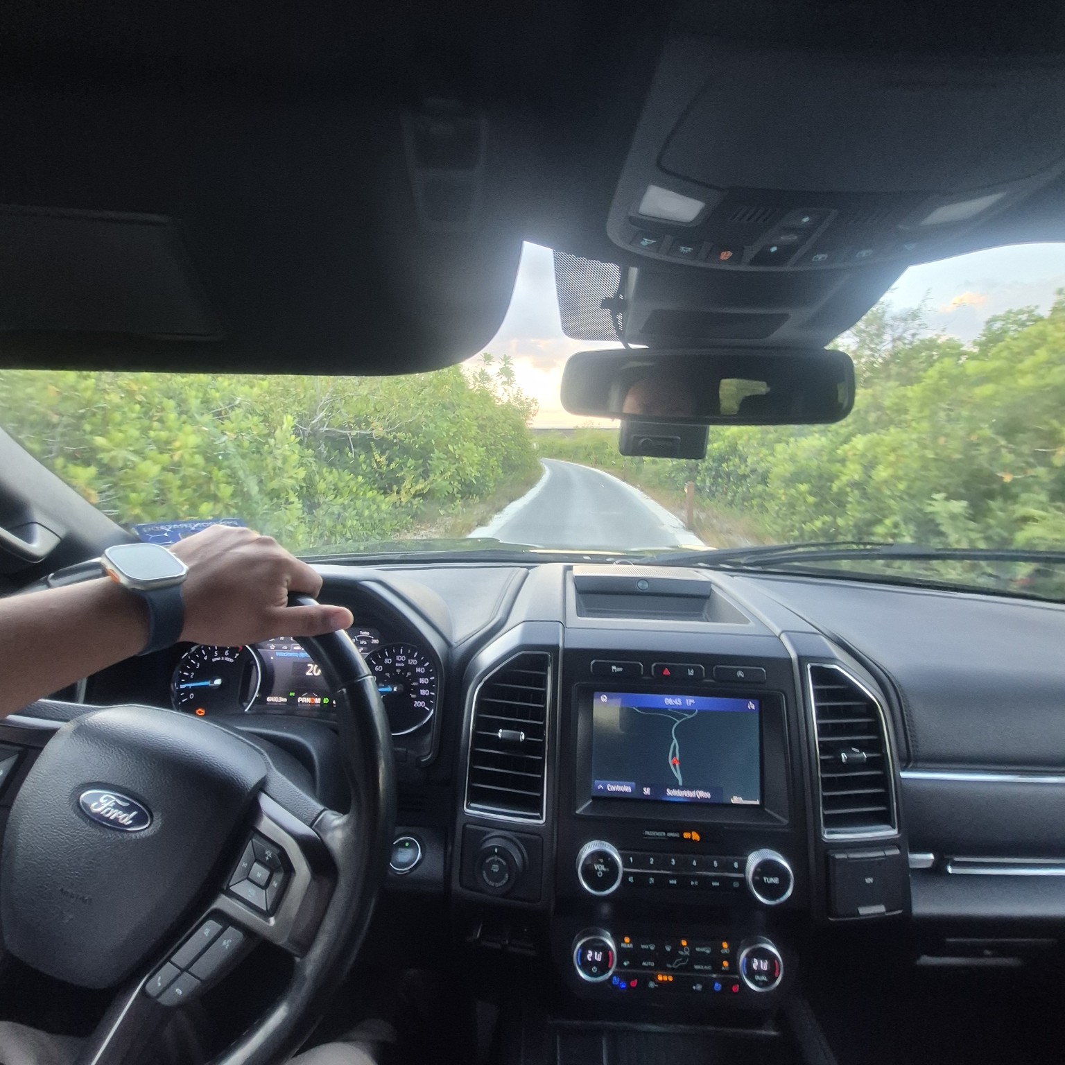 Interior real de SUV Carlyon